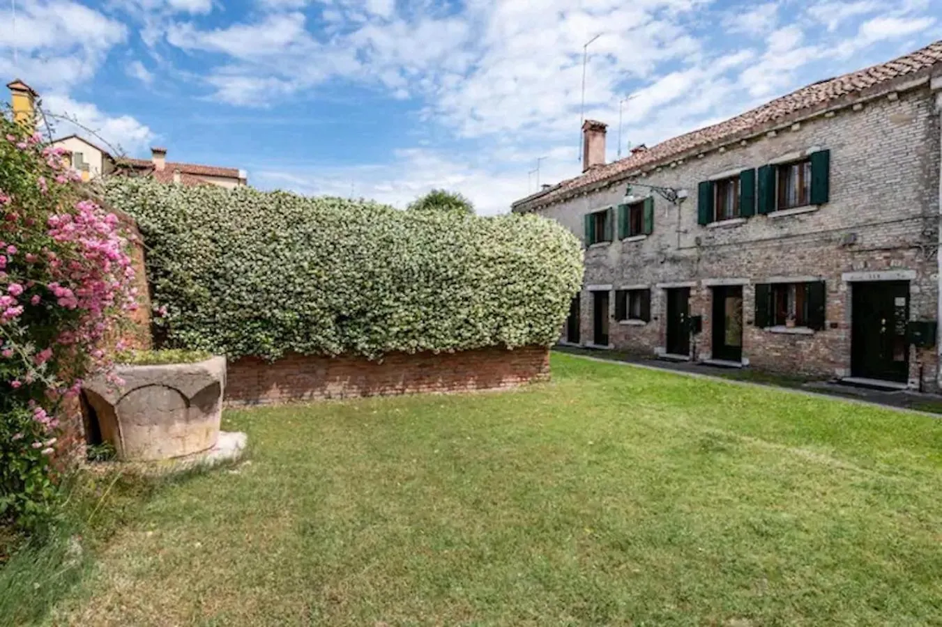 Garden Houses Venice Apartment